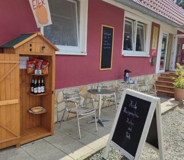 Oberdorla Other | Minihotel "Hobbit Town" am See an der Mecklenburger Seenplatte, Schlaffass