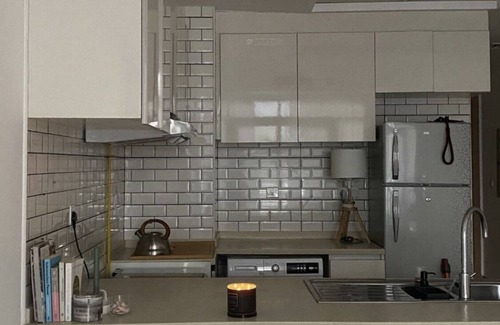 Trade Center Apartment | Minimalist apartment centric big terrace
