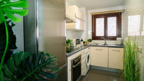 Carretera de Cadiz Apartment | Minimalist Executive Stay with FREE Parking - Malaga Center