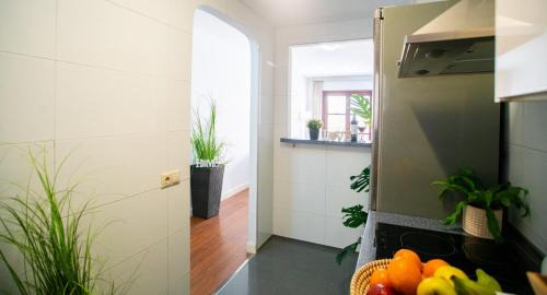 Carretera de Cadiz Apartment | Minimalist Executive Stay with FREE Parking - Malaga Center