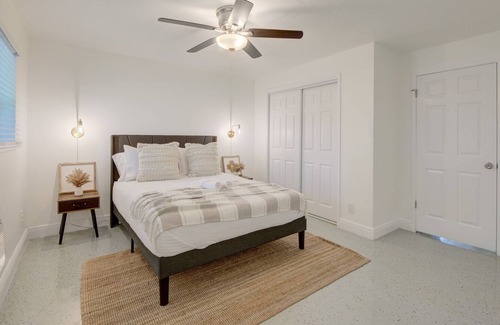 Riverside Park House | Minimalist Mod apt4 * 2ml to beach, air/cruiseport