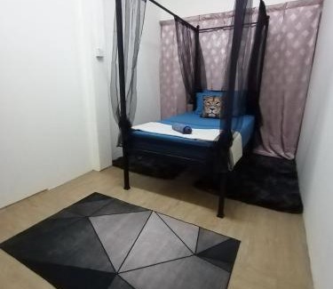 Kampung Kuala Parit Apartment | Minimalist Shop Stay @ Royal Town