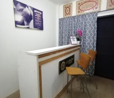 Kampung Kuala Parit Apartment | Minimalist Shop Stay @ Royal Town