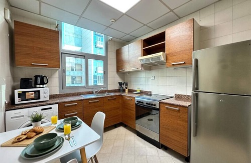Dubai Marina Apartment | Minimalist Studio W/Amazings Marina Canal Views