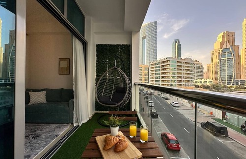 Dubai Marina Apartment | Minimalist Studio W/Amazings Marina Canal Views