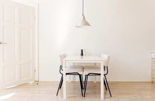 Margareten Apartment | MINIMALISTIC STUDIO NEAR NASCHMARKT