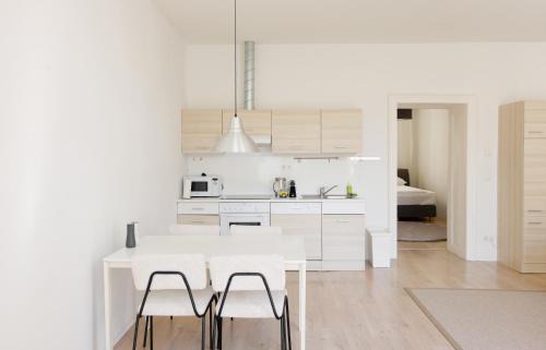 Margareten Apartment | MINIMALISTIC STUDIO NEAR NASCHMARKT