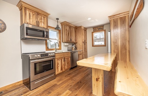 Minocqua House | Minocqua - FALL COLORS! Newly renovated & walking distance to town!