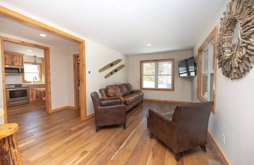 Minocqua House | Minocqua - FALL COLORS! Newly renovated & walking distance to town!
