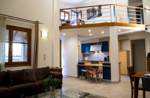Heraklion House | 'Minos' Maisonette House overlooking the Minoan Palace of Knossos !