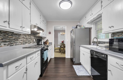 Starkville House | Mins from Campus | Historic | Big Patio