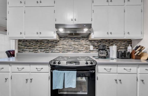 Starkville House | Mins from Campus | Historic | Big Patio