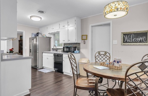 Starkville House | Mins from Campus | Historic | Big Patio