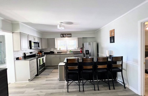 Colfax House | Mins from PTI Airport/Triad Park/market