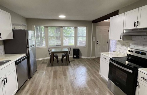 Crestline Heights House | Mins to Airport-Pool- Lake View-Newly Renovated!