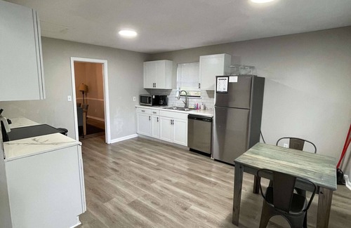 Crestline Heights House | Mins to Airport-Pool- Lake View-Newly Renovated!