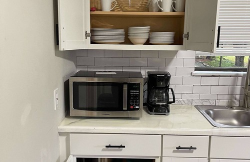 Crestline Heights House | Mins to Airport-Pool- Lake View-Newly Renovated!