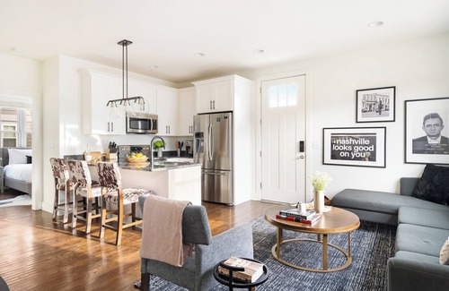 Chestnut Hill House | Mins to Broad | 2 3BR Homes + Bunk | Hart Suites