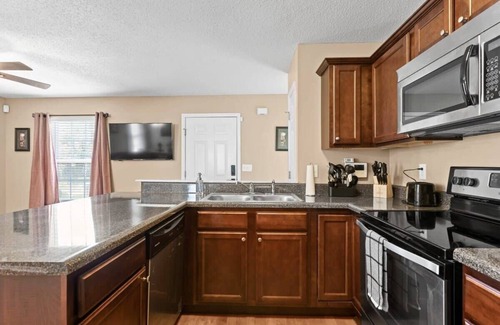 Missionary Ridge House | Mins to Downtown! Deck & Firepit - Elmwood Retreat