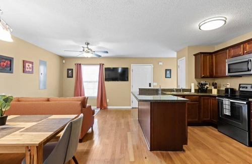 Missionary Ridge House | Mins to Downtown! Deck & Firepit - Elmwood Retreat