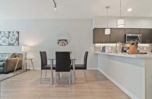 University City Apartment | Mins to La Jolla Cove | Yoga w/Outdoor Studio | University City