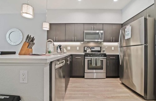 University City Apartment | Mins to La Jolla Cove | Yoga w/Outdoor Studio | University City