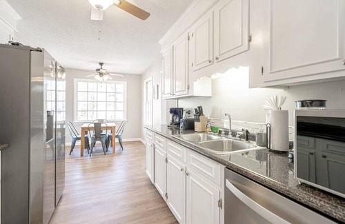 Irmo House | Mins to Lake Murray & Downtown! Serene on Sonning