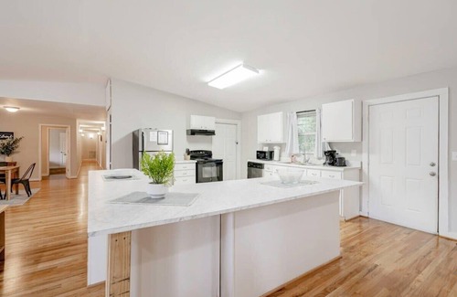 Columbia House | Mins to USC, Hospital, Zoo! Columbia Duet- 2 Units