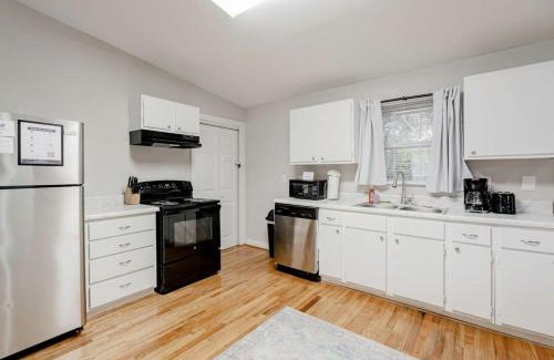Columbia House | Mins to USC Hospital Zoo Columbia Duet-Unit B