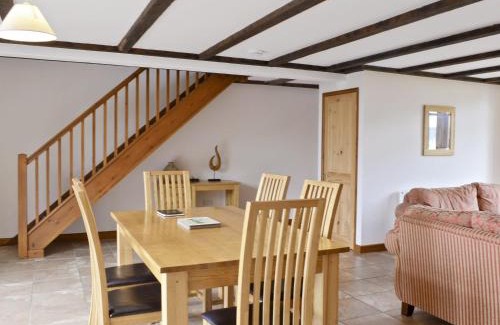 Potter Heigham House | Mint - E4322
