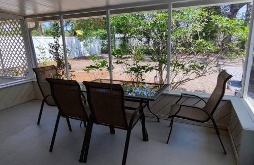 Largo House | Minutes away from Clearwater beach