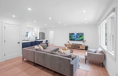 Southampton House | Minutes from the beach, brand new 4 bedroom