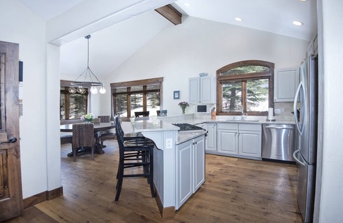 Vail House | Minutes from Vail Village and Skiing - Quiet Neighborhood - Great Family Home