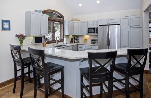 Vail House | Minutes from Vail Village and Skiing - Quiet Neighborhood - Great Family Home