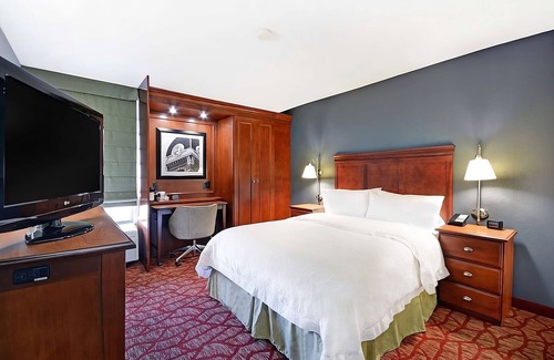 Athens Hotel | Minutes to Athens-Ben Epps Airport! Free Parking, Pets Allowed, Pool Onsite!