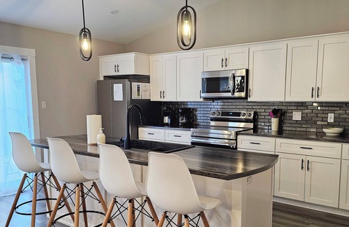 Stratford House | Minutes to Charlottetown - Three Bedroom, King Beds, Family friendly.