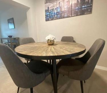Bearss Plaza House | Minutes to Fairgrounds, Hard Rock, & Busch Gardens