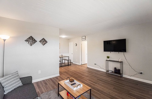 Crestline Heights Apartment | Minutes to Hospitals & UAB W/Free Parking & Fast WiFi!