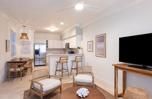 Islamorada Villa | Minutes to Library Beach Park! Onsite Parking & Outdoor Swimming Pool