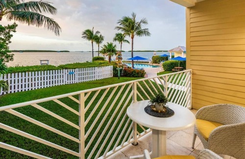 Islamorada Villa | Minutes to Library Beach Park! Onsite Parking & Outdoor Swimming Pool
