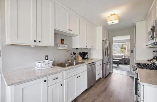 Georgetown House | Minutes to Notre Dame - The Light on Brighton