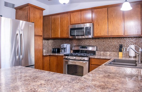 Yuma House | Minutes to river, downtown, shops, & restaurants. BBQ, Firepit, PetFriendly!