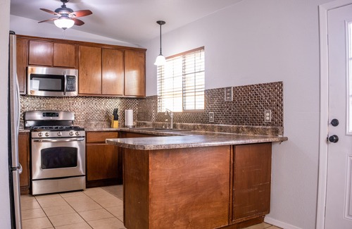 Yuma House | Minutes to river, downtown, shops, & restaurants. BBQ, Firepit, PetFriendly!