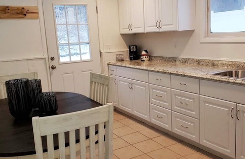 Bellaire Cottage | MINUTES TO TORCH LAKE