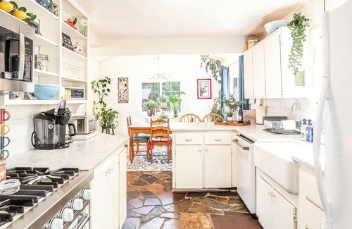 Sisters Cottage | Minutes walk to Downtown, Whychus Creek—4-bedroom, cozy cottage/Private Sauna.