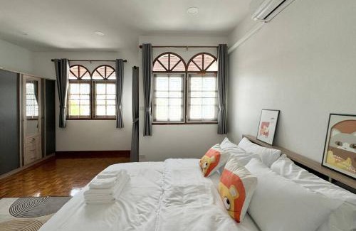 Ratchadaphisek Villa | MIQ HK611 Huai Khwang 4BR Jodd fair