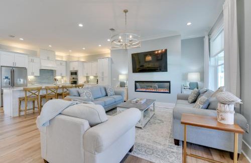Avalon Beach Estates House | Miramar Beach Getaway with Pool Access and Fireplace!