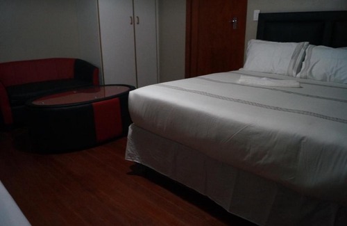 Greater Johannesburg Metropolitan Area Bed & Breakfast | MIRATON EASTGATE SUITES