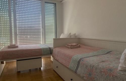 Vernier House | Mirela's Private Room with key, AC, lift & balcony in the center of Nice on the Cote d'Azur