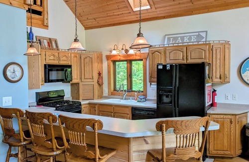 La Pointe House | Miriam`s Retreat - Overlooking Lake Superior with Staircase Lake Superior Access!